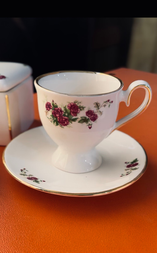 فنجان و نعلبکی سرامیکی لب طلا گل سرخی